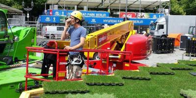 Mondiali di calcio 2014: Roofingreen davanti alla Porta di Brandeburgo